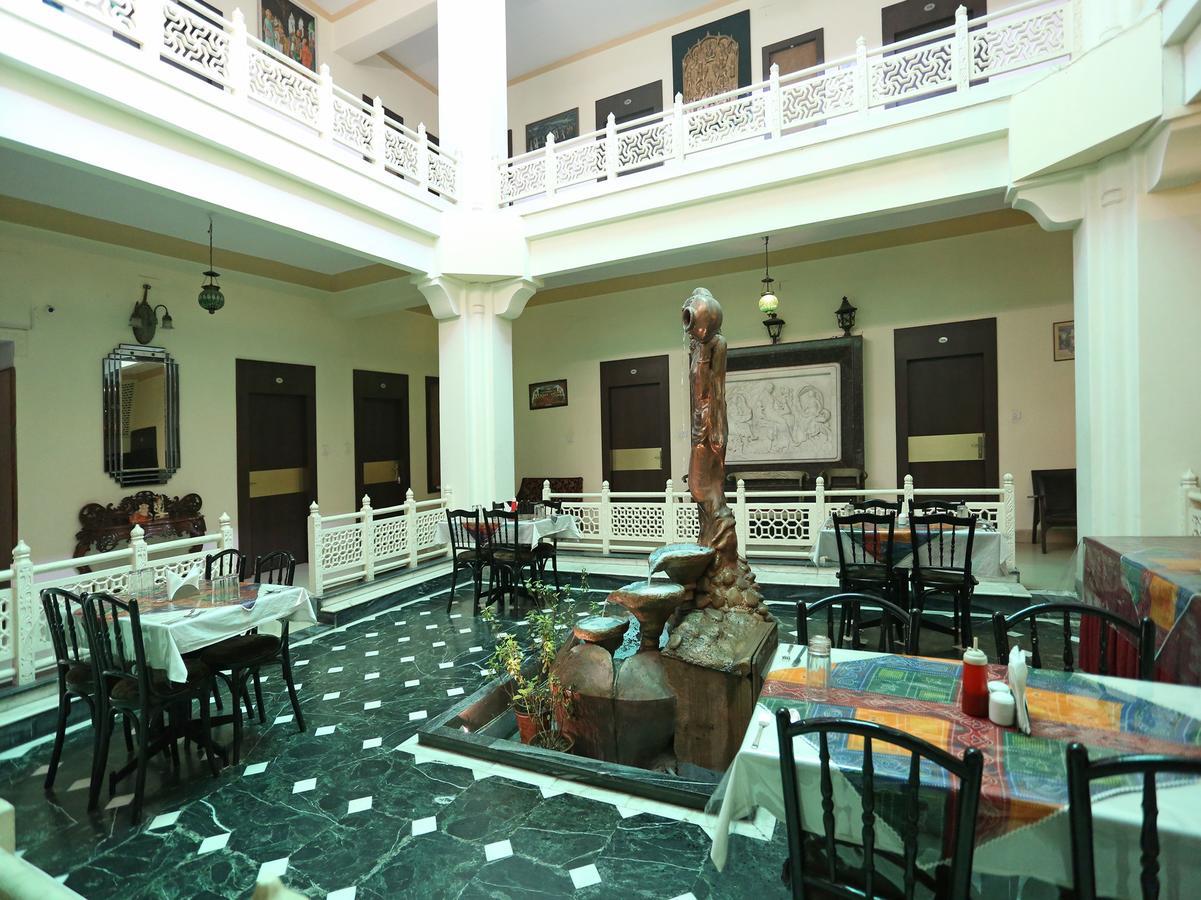 Oyo 7880 Hotel Navrang Кота Экстерьер фото